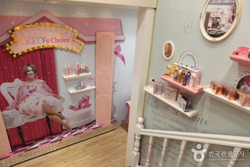 ETUDE HOUSE (明洞1号店)