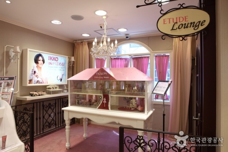 ETUDE HOUSE (明洞1号店)