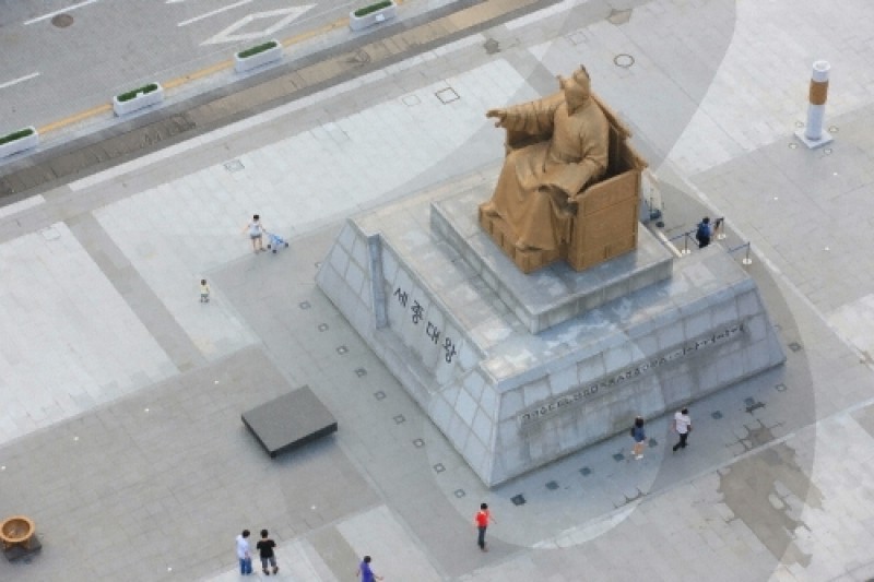 世宗大王铜像(세종대왕 동상)