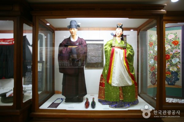 李利子韩服展示馆