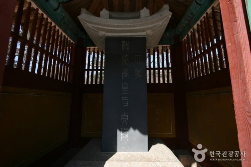 首尔贞陵[联合国教科文组织世界文化遗产]