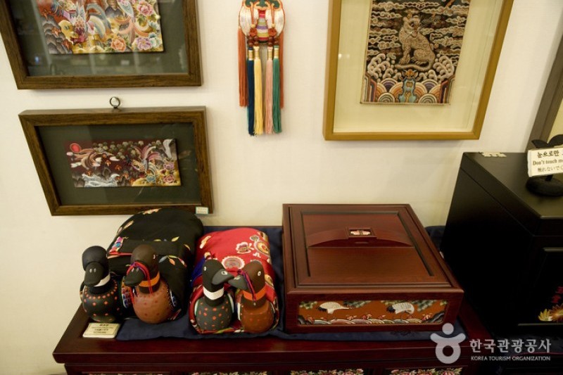 国际刺绣院仁寺洞店 (2/11)
