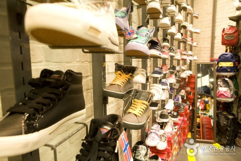 Take a Street服饰 (6/10)