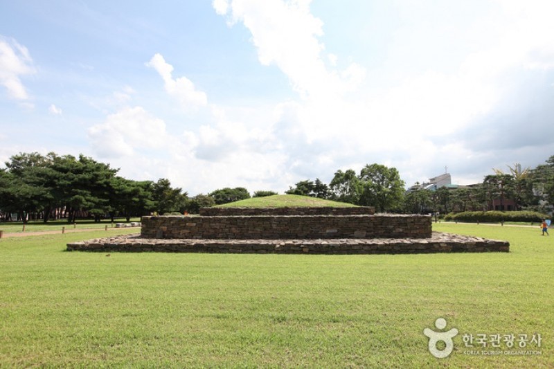 首尔石村洞古坟群