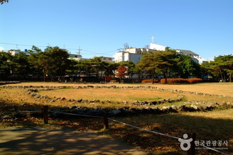 首尔石村洞古坟群
