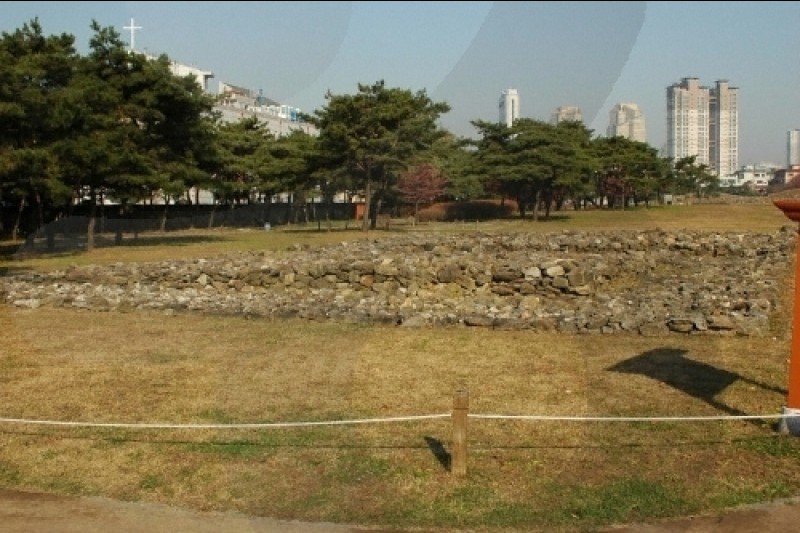 首尔石村洞古坟群