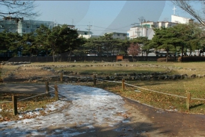 首尔石村洞古坟群