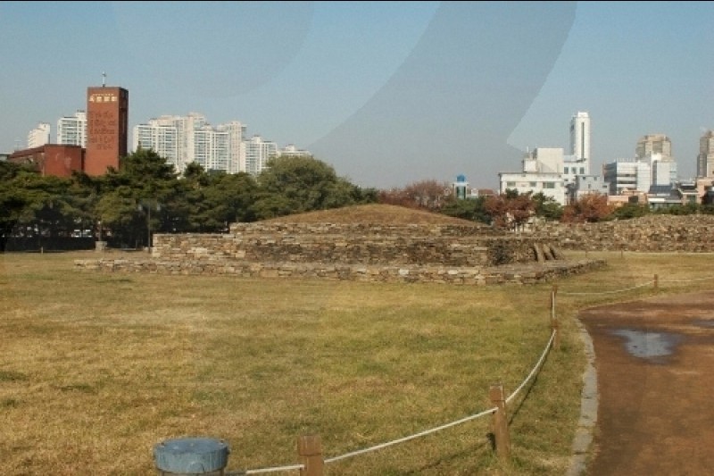 首尔石村洞古坟群