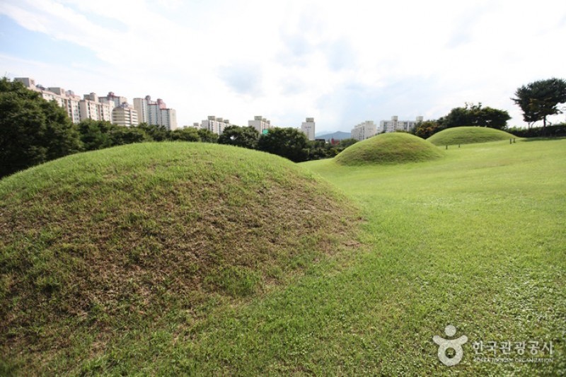 首尔芳夷洞古坟群
