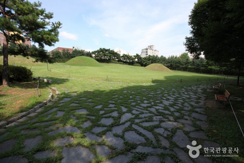 首尔芳夷洞古坟群