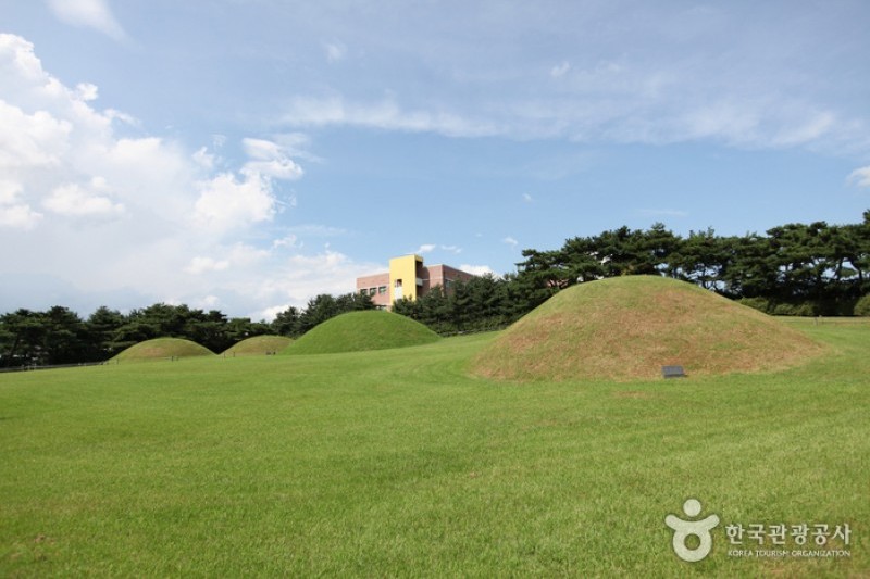 首尔芳夷洞古坟群