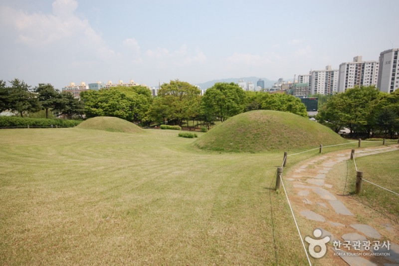 首尔芳夷洞古坟群