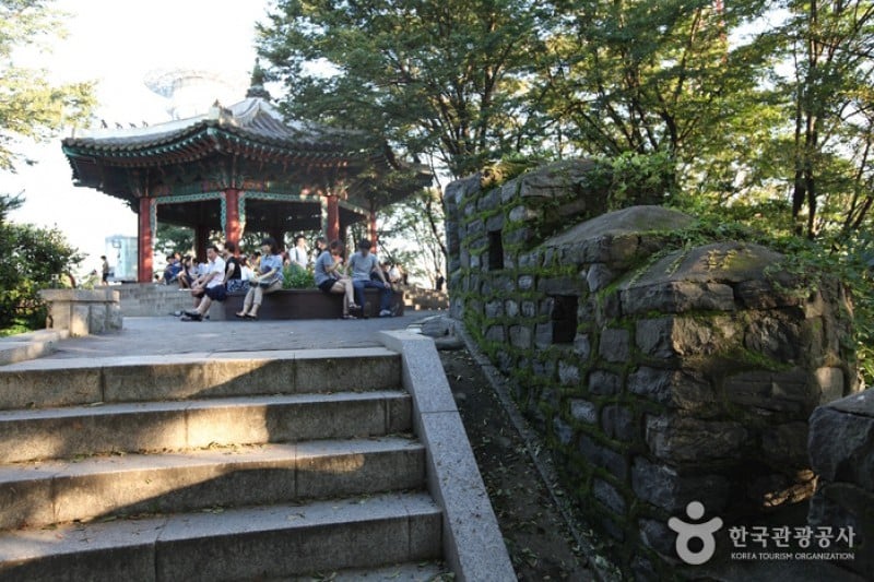 南山八角亭남산 팔각정