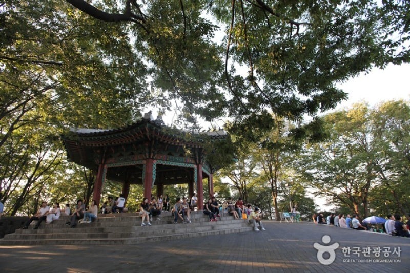 南山八角亭남산 팔각정