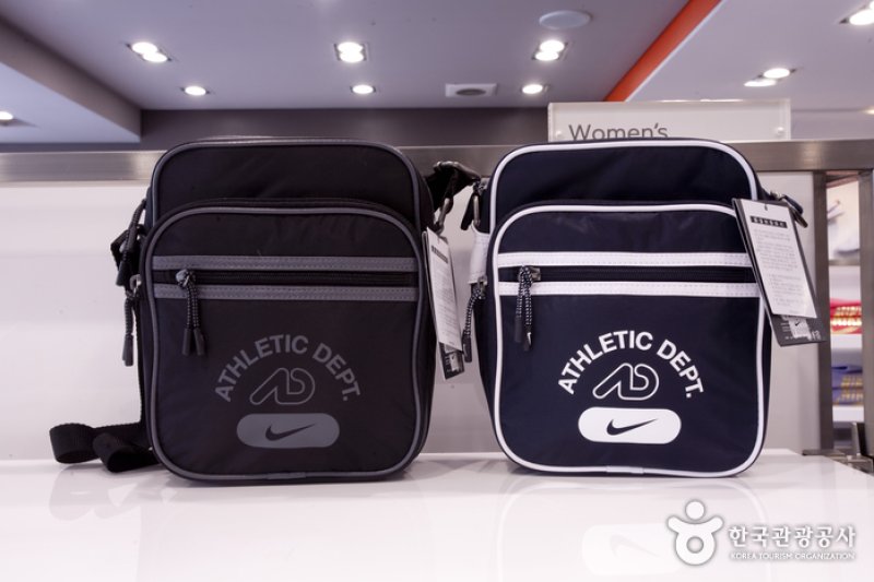 耐克 NIKE