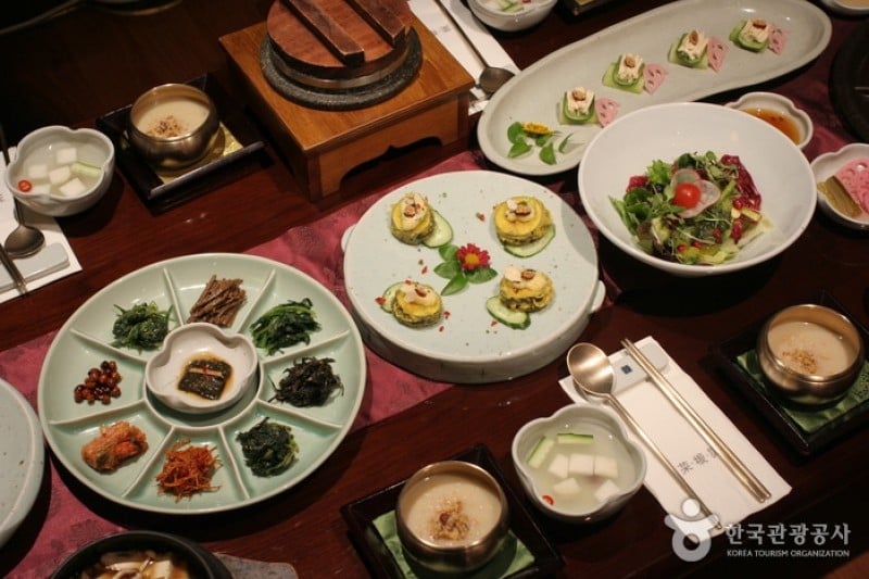 菜根谭[韩国值得炫耀的饮食餐厅]채근담 [서울의 자랑스러운 한국음식점] (21/28)