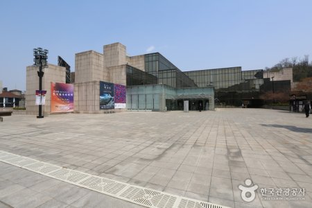 艺术殿堂Hangaram美术馆(예술의전당 한가람미술관)
