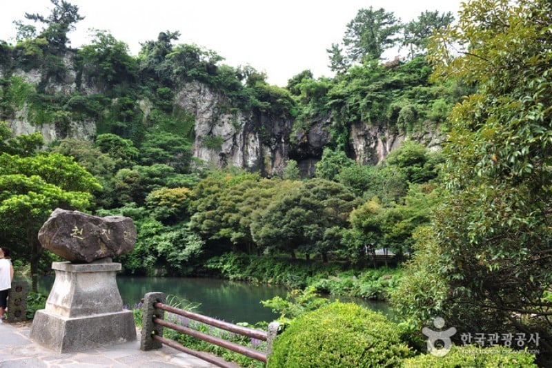 天地渊瀑布