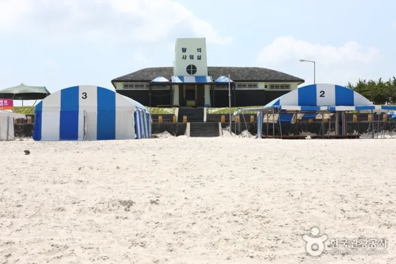金宁海水浴场<br />김녕성세기해변 (김녕해수욕장) (15/20)