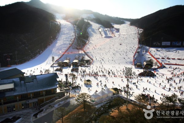 昆池岩度假村滑雪场