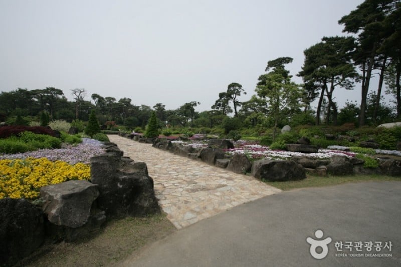 碧草池文化树木园