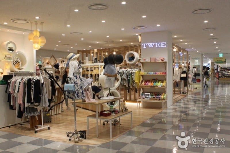 乐天名牌折扣购物中心光明店