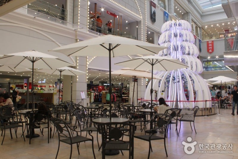 乐天名牌折扣购物中心光明店