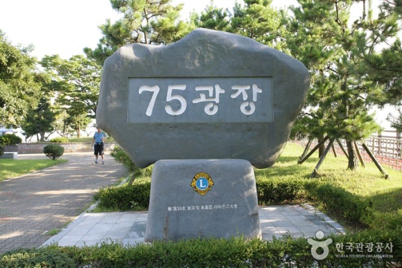 75广场 (1/6)
