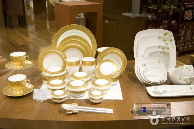 釜山新世界 HaengNam瓷器  (2/10)