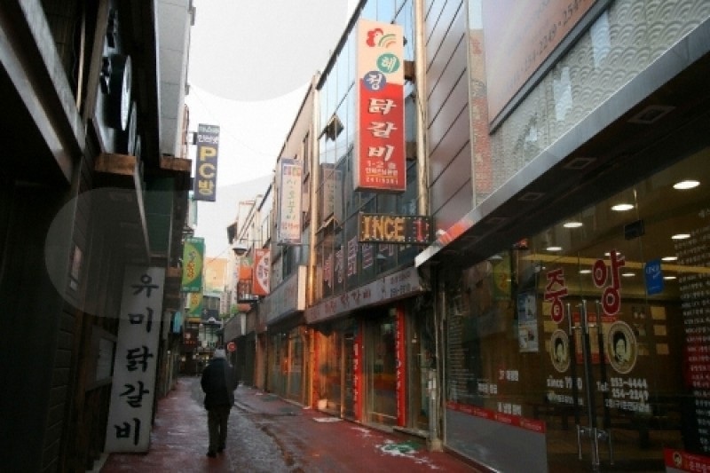 春川明洞烤鸡排胡同