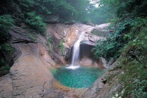龙沼瀑布