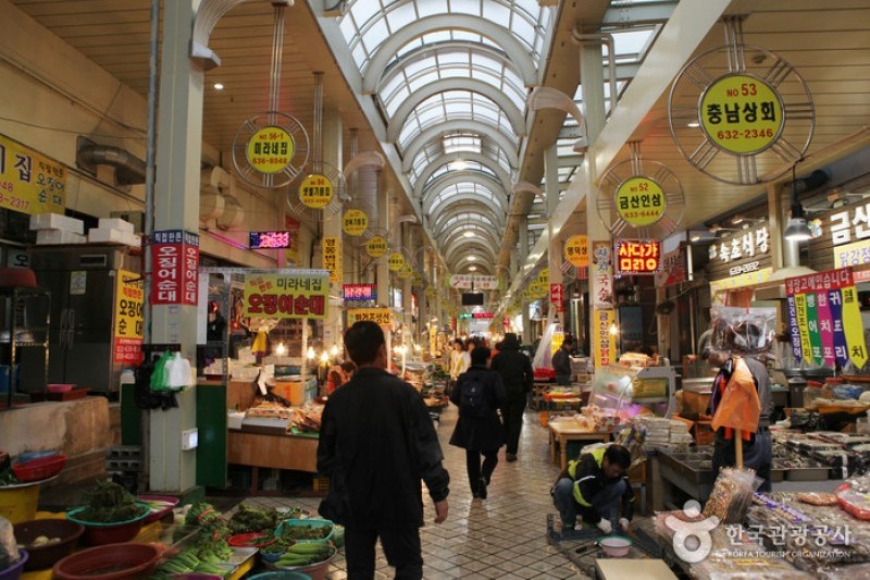 束草观光水产市场（旧：中央市场）속초 관광수산시장 