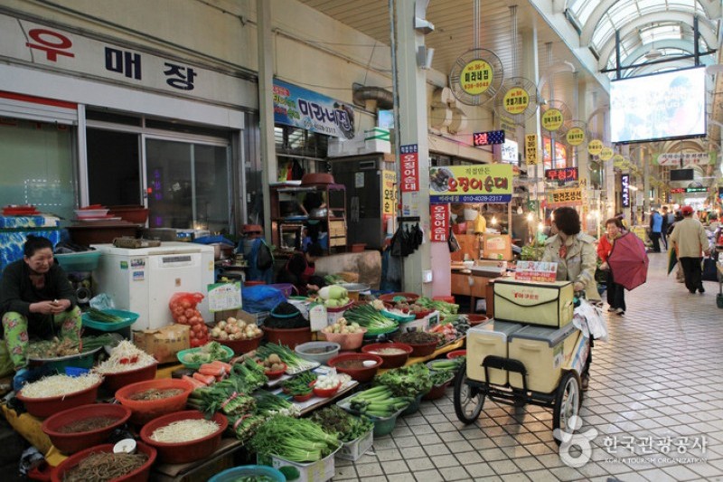 束草观光水产市场（旧：中央市场）속초 관광수산시장 