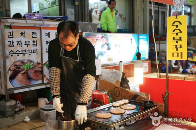 束草观光水产市场（旧：中央市场）속초 관광수산시장 