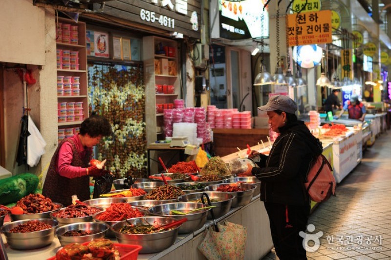 束草观光水产市场（旧：中央市场）속초 관광수산시장 