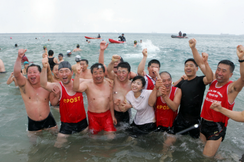 西归浦企鹅冬泳大赛 (3/10)