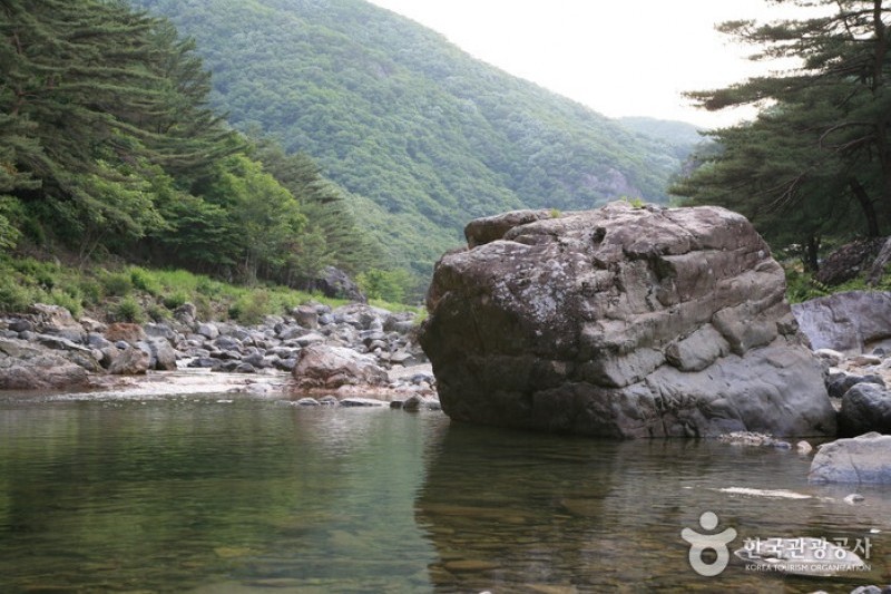 云日岩半日岩溪谷 (1/4)