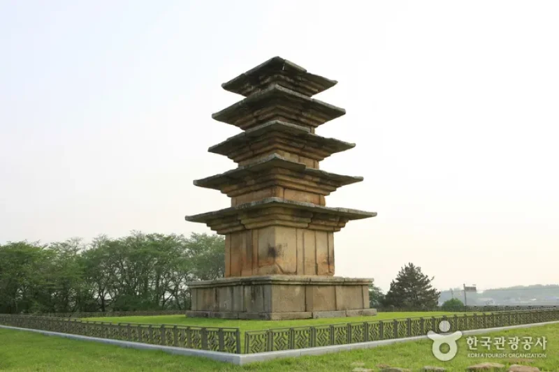 益山王宫里五层石塔익산 왕궁리 오층석탑 (1/7)