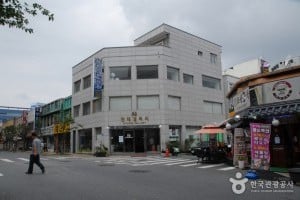 现代画廊