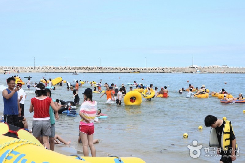 鲸珠海水浴场