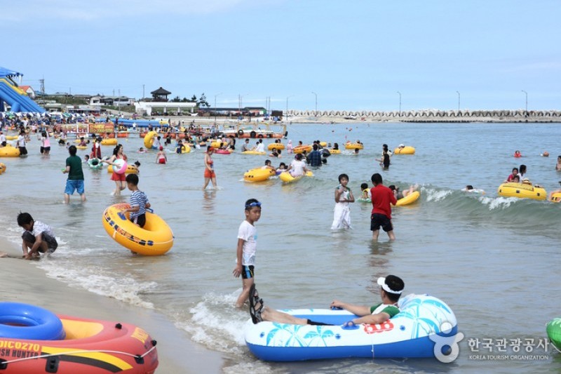 鲸珠海水浴场