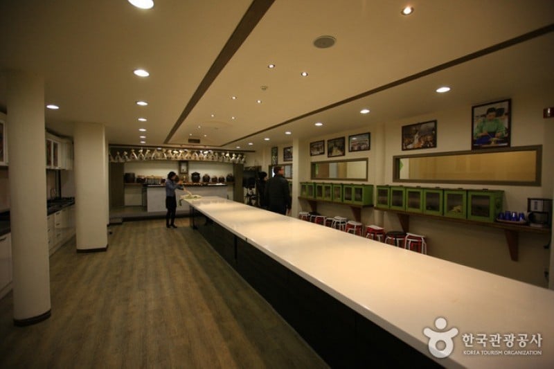 韩国历史文化饮食学校 罗膳斋한국역사문화음식학교 라선재