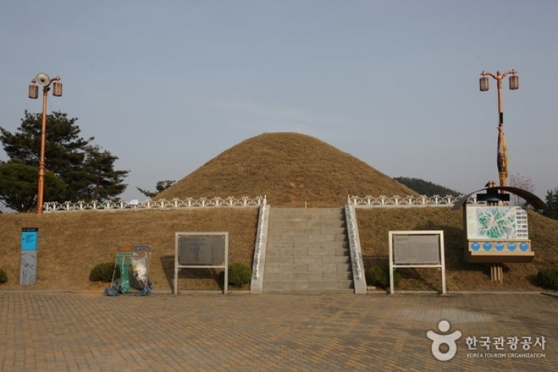 高灵池山洞古坟群