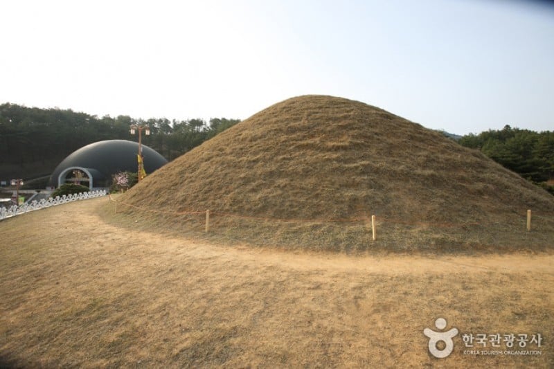 高灵池山洞古坟群