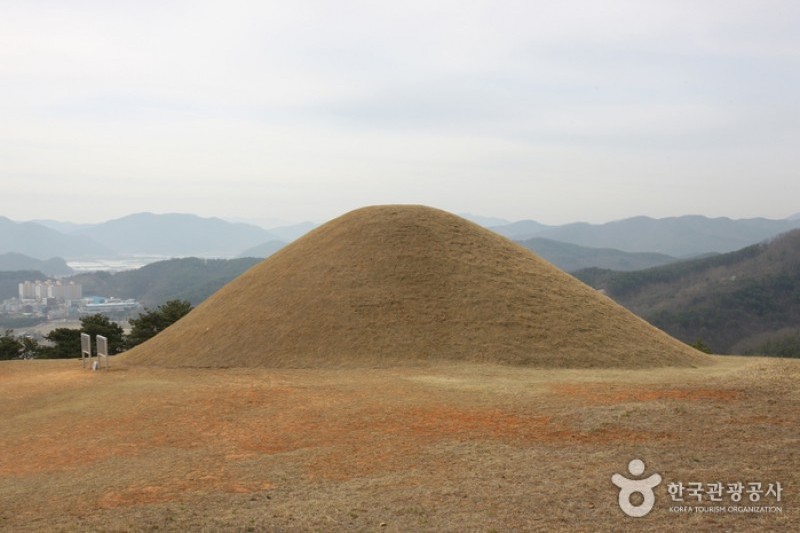 高灵池山洞古坟群