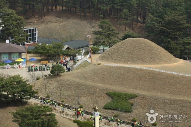 高灵池山洞古坟群