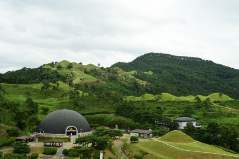 高灵池山洞古坟群