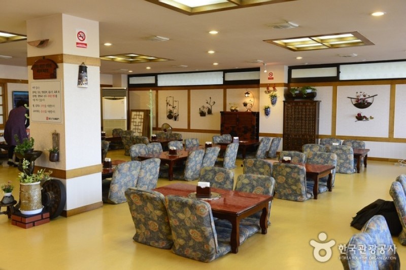 金乌山城炭烤排骨