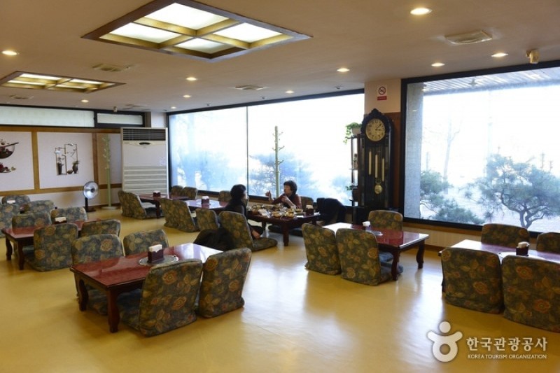 金乌山城炭烤排骨