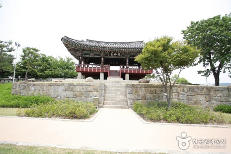 晋州城